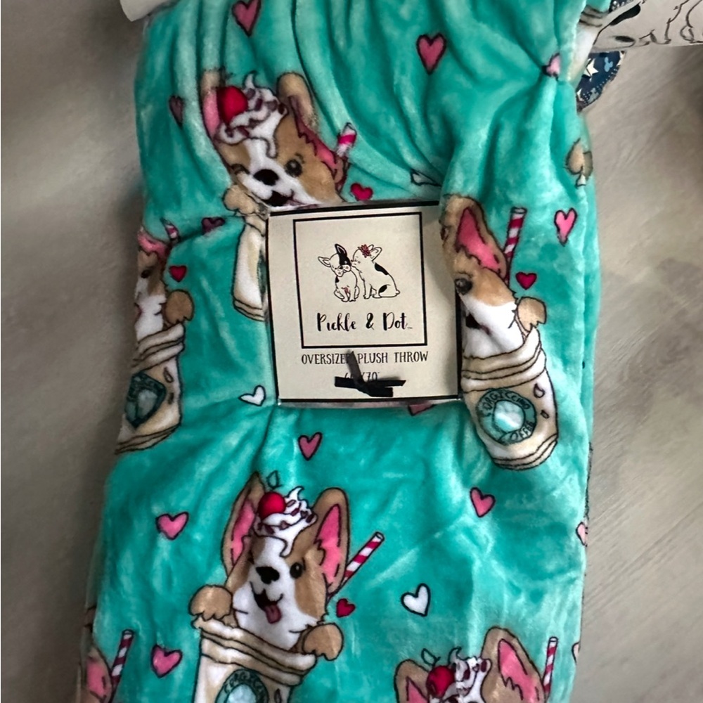 Corgi puppie capuchino throw